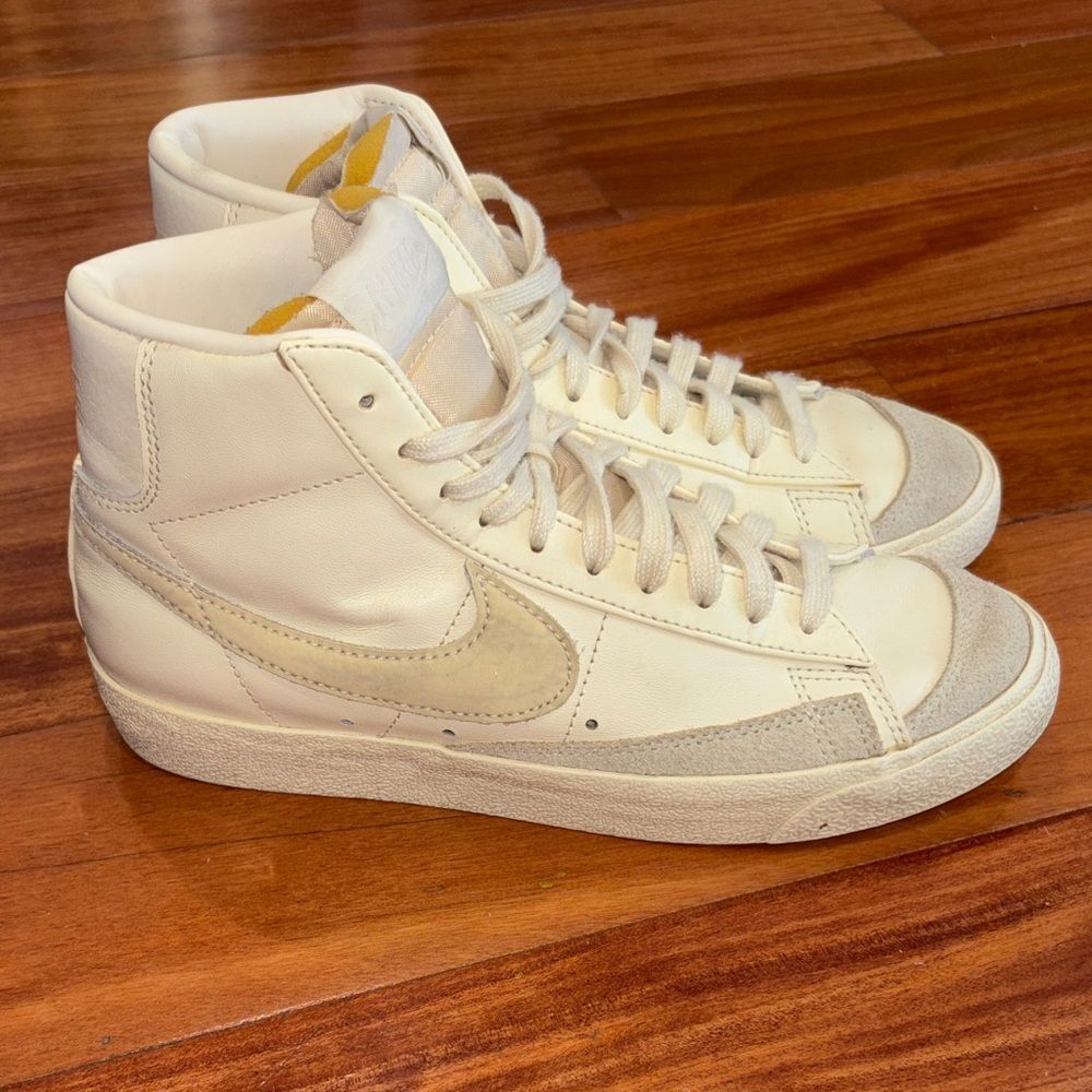 Nike Classic White High-Top Leather Sneakers with Cream Suede Accents size 7.5